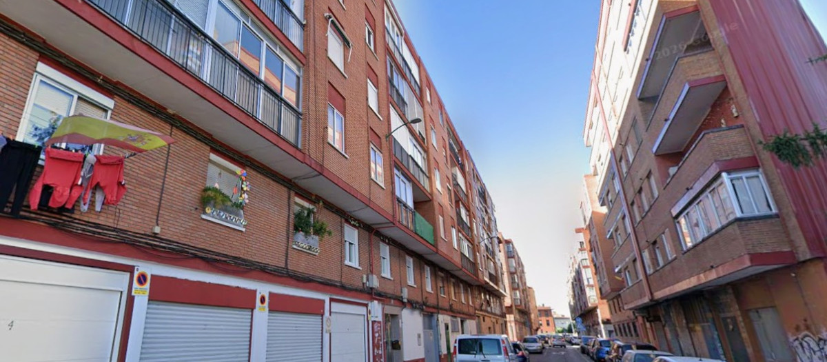 Una calle del barrio de Pajarillos, en Valladolid