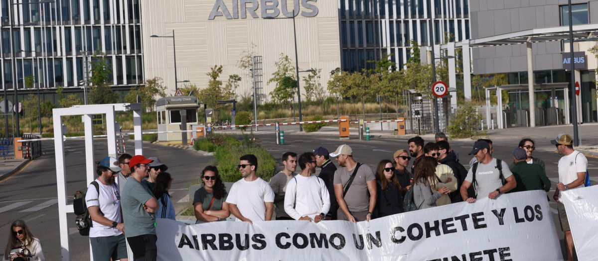 Los trabajadores de Airbus inician este lunes una huelga indefinida para reclamar mejores condiciones salariales y sociales, tras rechazar las peticiones de la dirección.