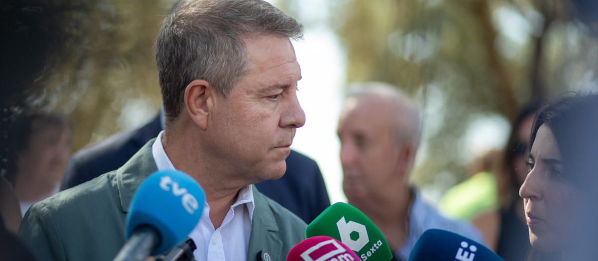 El presidente de Castilla-La Mancha, Emiliano García-Page, inaugura el gimnasio municipal de Navalcán.

REMITIDA / HANDOUT por PIEDAD LÓPEZ/JCCM
Fotografía remitida a medios de comunicación exclusivamente para ilustrar la noticia a la que hace referencia la imagen, y citando la procedencia de la imagen en la firma
26/8/2026