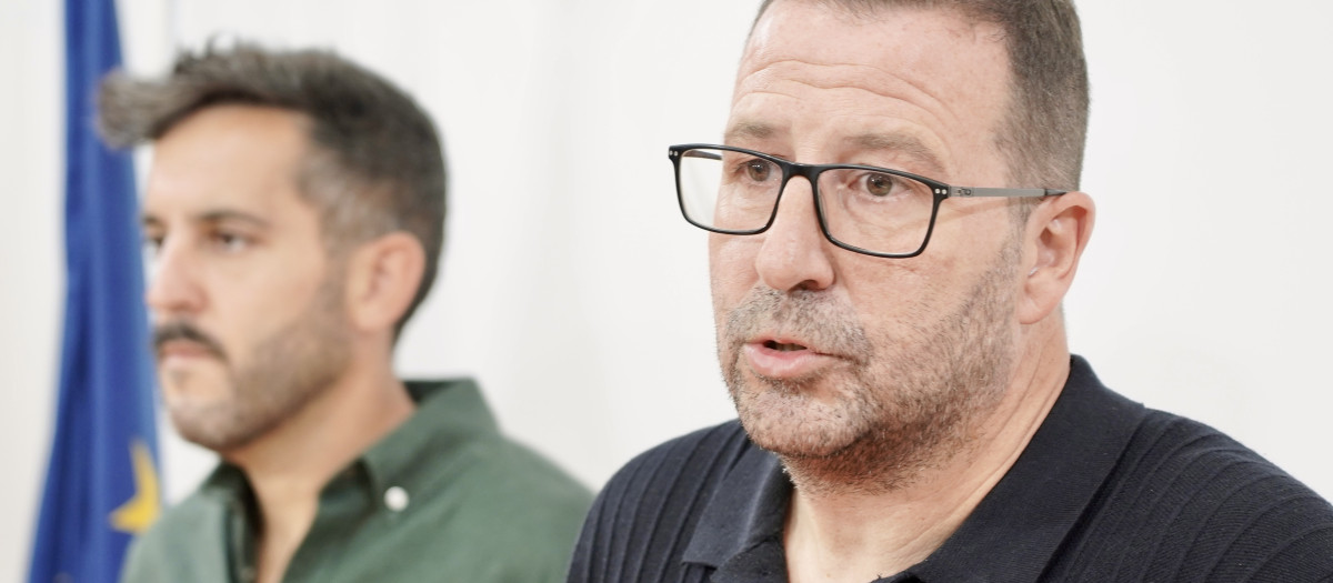 El secretario de Educación del PSOECyL, Javier García, y el portavoz adjunto en Cortes Iñaki García
