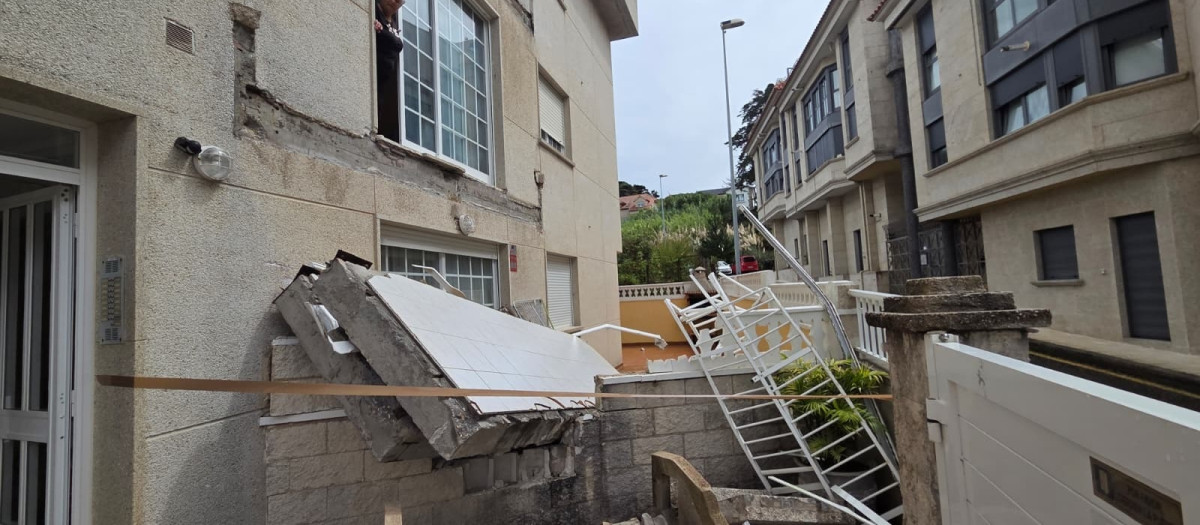 Dos balcones se desploman en un edificio de Playa América, en Nigrán (Pontevedra), sin causar heridos, a 26 de agosto de 2026.

EUROPA PRESS
26/8/2026