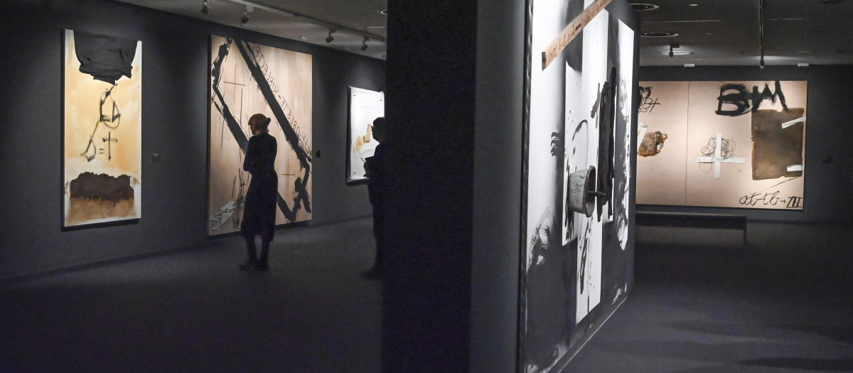 Vista exposición 'Tàpies. Última década (2002-2012)'