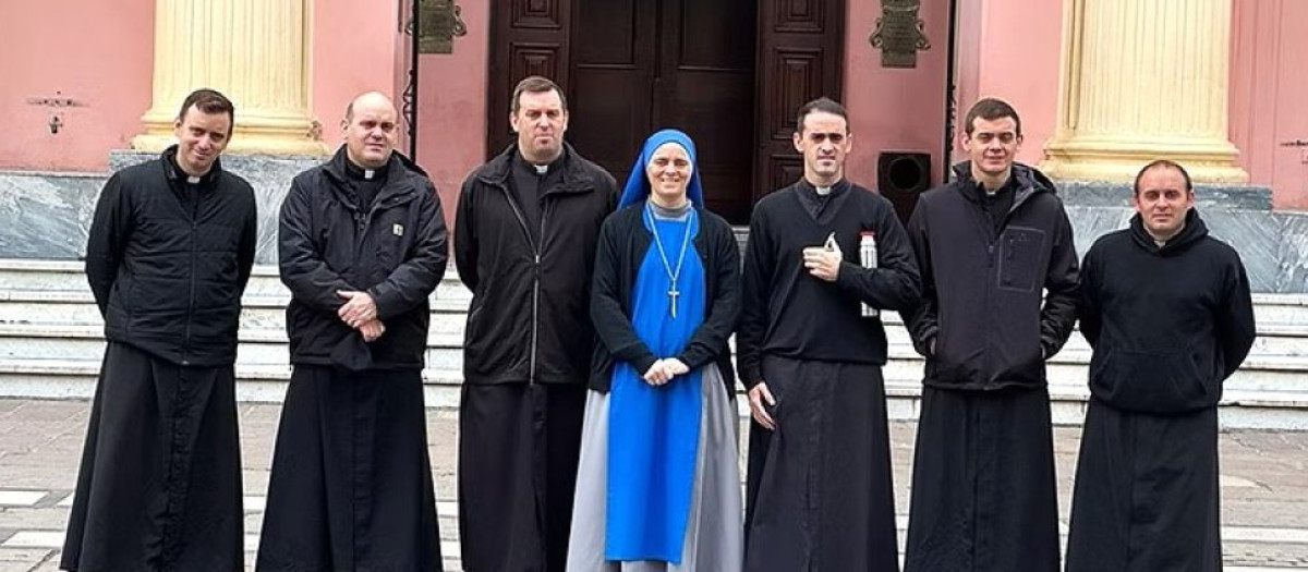 Los seis hijos sacerdotes y una de las hermanas religiosas estuvieron presentes en un encuentro familiar