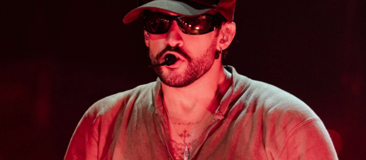 Bad Bunny con el colgante de Zaragoza