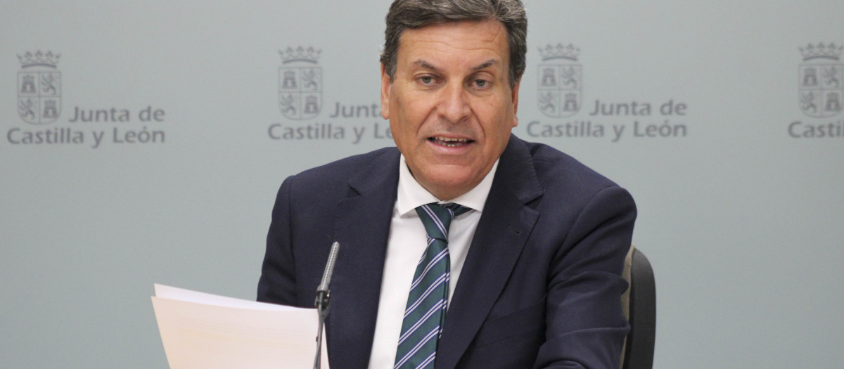 El portavoz de la Junta de Castilla y León, Carlos Fernández Carriedo, este jueves, en rueda de prensa
