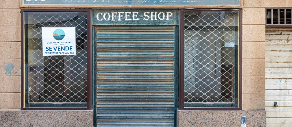 Los locales comerciales, cerrados a cal y canto, proliferan por nuestro país