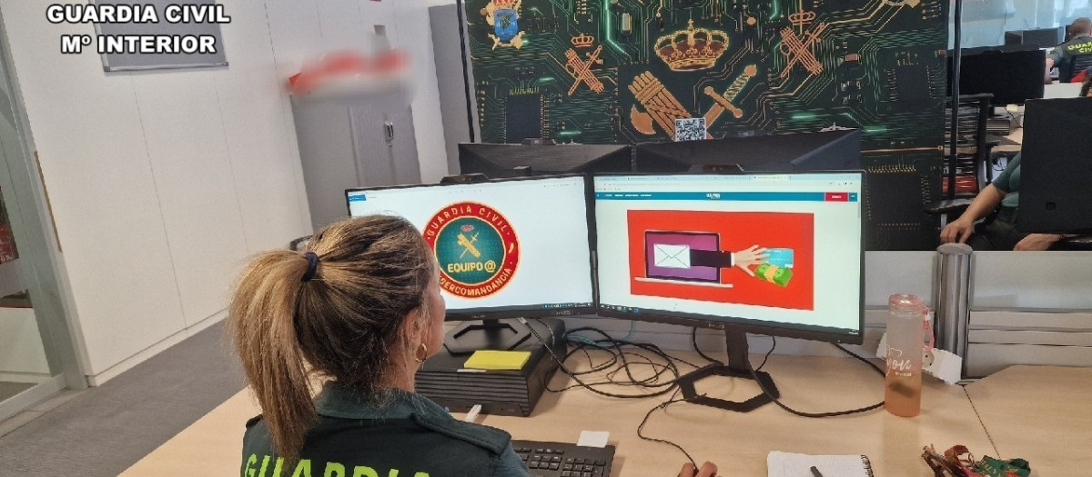 La estafa del alquiler que acaba en Vigo: pagó 2.000 euros por una vivienda que nunca pudo visitar

REMITIDA / HANDOUT por GUARDIA CIVIL DE PONTEVEDRA
Fotografía remitida a medios de comunicación exclusivamente para ilustrar la noticia a la que hace referencia la imagen, y citando la procedencia de la imagen en la firma
28/8/2026