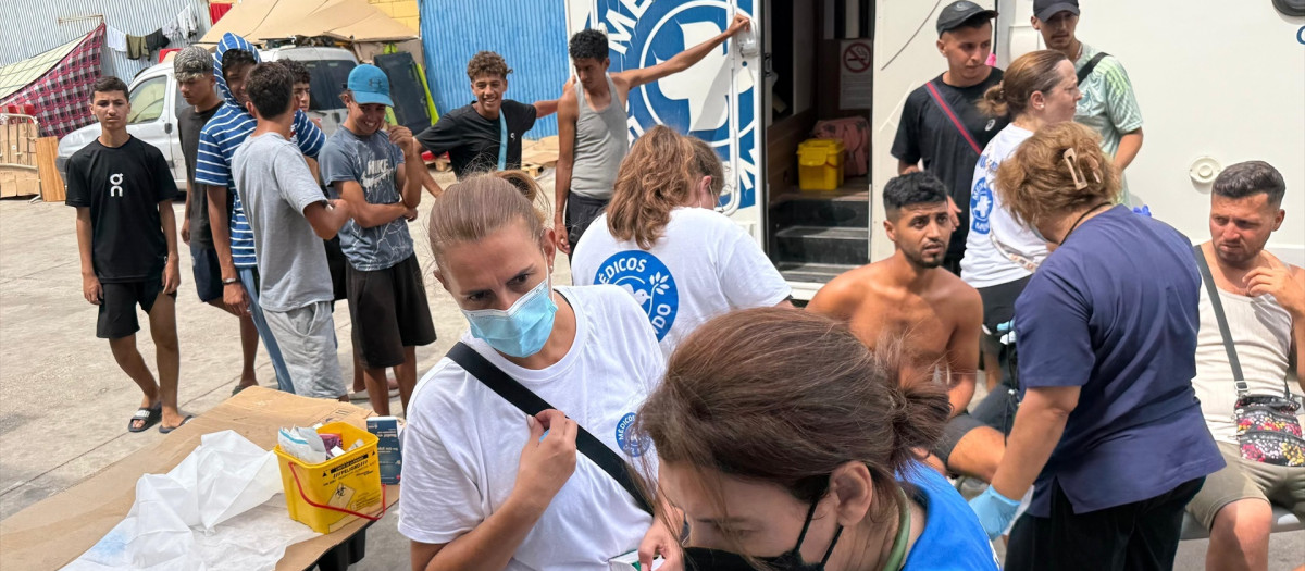 La presidenta del Colegio de Enfermería de Ceuta, Rosa Fuentes, en primera línea asistencial en la crisis migratoria de Ceuta