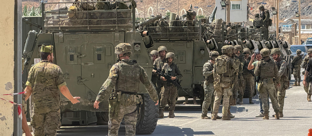 Militares españoles en la frontera del Tarajal en Ceuta