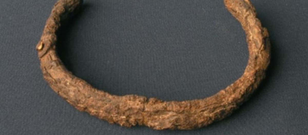 Brazalete con hierro de meteorito