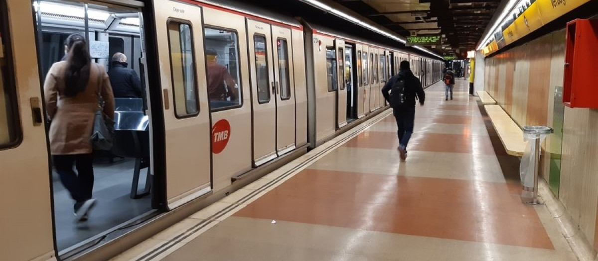 La estación de Metro Verdaguer la mañana de este miércoles con un 61% menos de pasajeros en la red