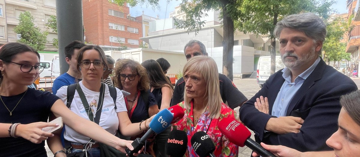 La delegada de la Generalitat en Barcelona, Pilar Díaz, el director general de Infraestructuras de Movilidad de la Generalitat, Ramon Ramírez, y el jefe de los Bomberos de Barcelona, Sebastià Massagué, este viernes en Barcelona.