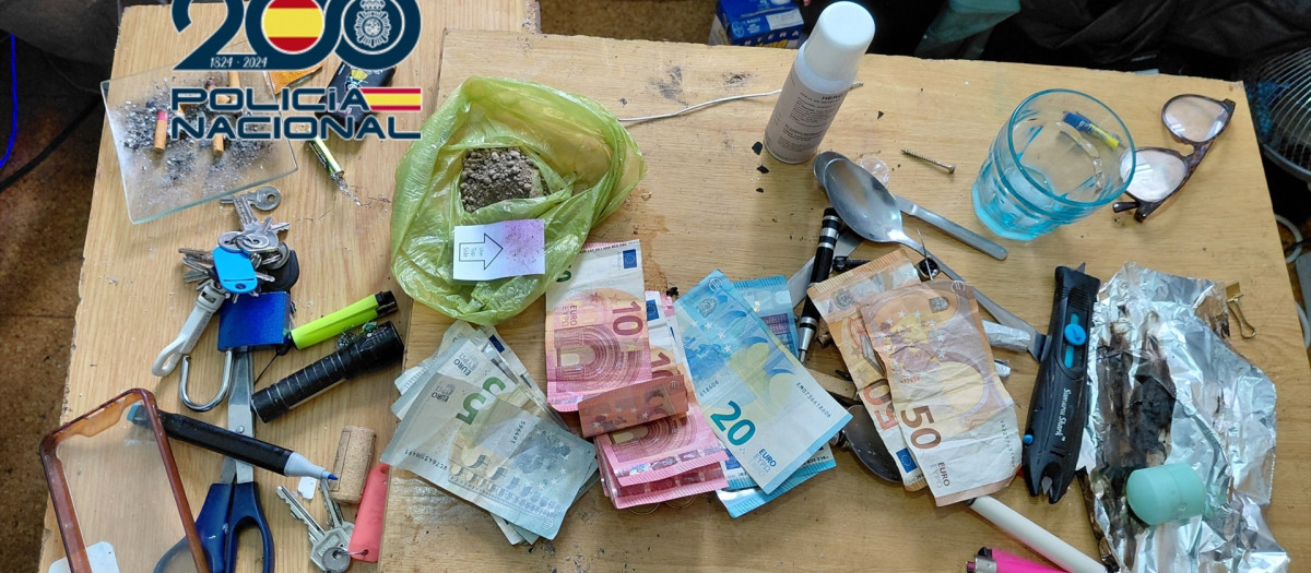 Desarticulado un punto negro de venta y cocinado de drogas en Vigo, con un detenido.

REMITIDA / HANDOUT por POLICÍA NACIONAL
Fotografía remitida a medios de comunicación exclusivamente para ilustrar la noticia a la que hace referencia la imagen, y citando la procedencia de la imagen en la firma
28/8/2026