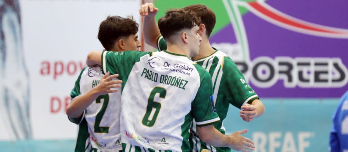 Los jugadores del Córdoba Patrimonio celebran uno de sus cinco tantos
