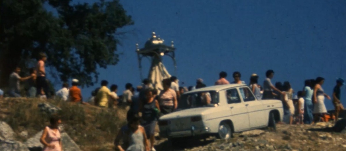 Una de las imágenes rescatadas por la Filmoteca de Andalucía, en la que se muestra la romería de la Virgen de la Sierra de Cabra (Córdoba)