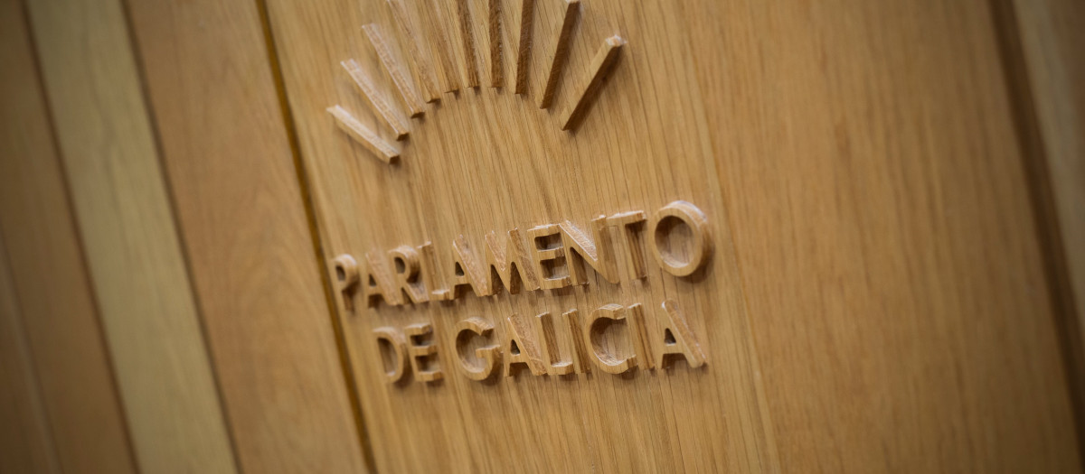 El curso político arranca en Galicia 


REMITIDA / HANDOUT por PARLAMENTO
Fotografía remitida a medios de comunicación exclusivamente para ilustrar la noticia a la que hace referencia la imagen, y citando la procedencia de la imagen en la firma
10/3/2026