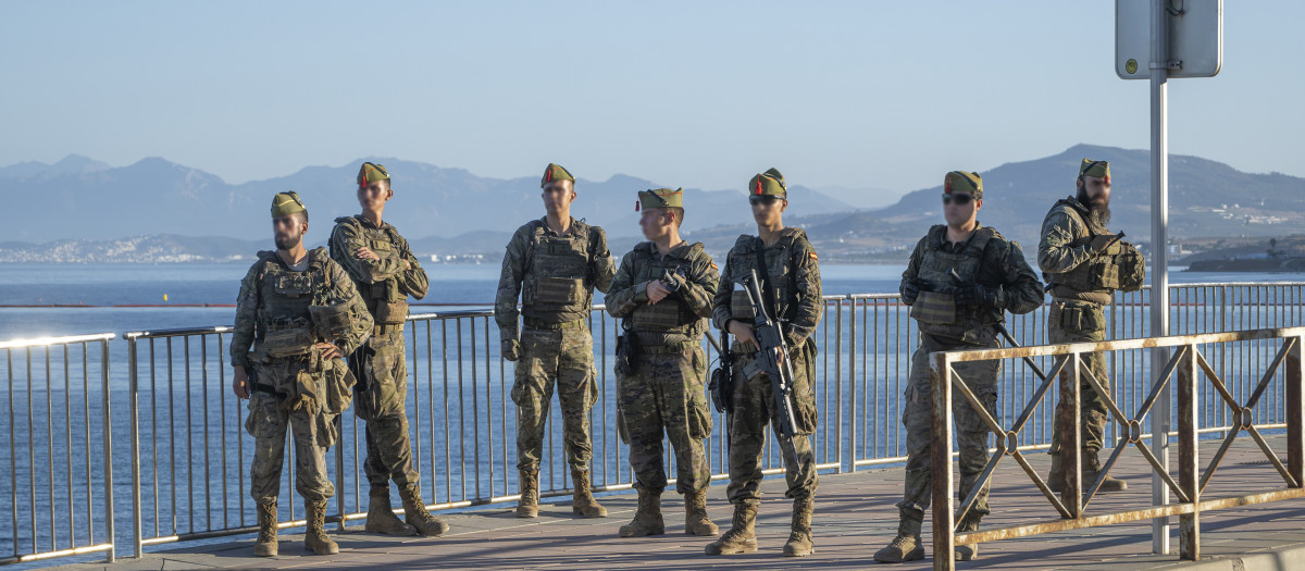 Militares patrullan las calles de Ceuta, a 29 de agosto de 2026, en Ceuta (España)