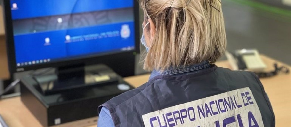 Amenazas, fotos de hombres armados y 500 euros por Bizum: así extorsionaron a un hombre tras entrar en una web de contactos