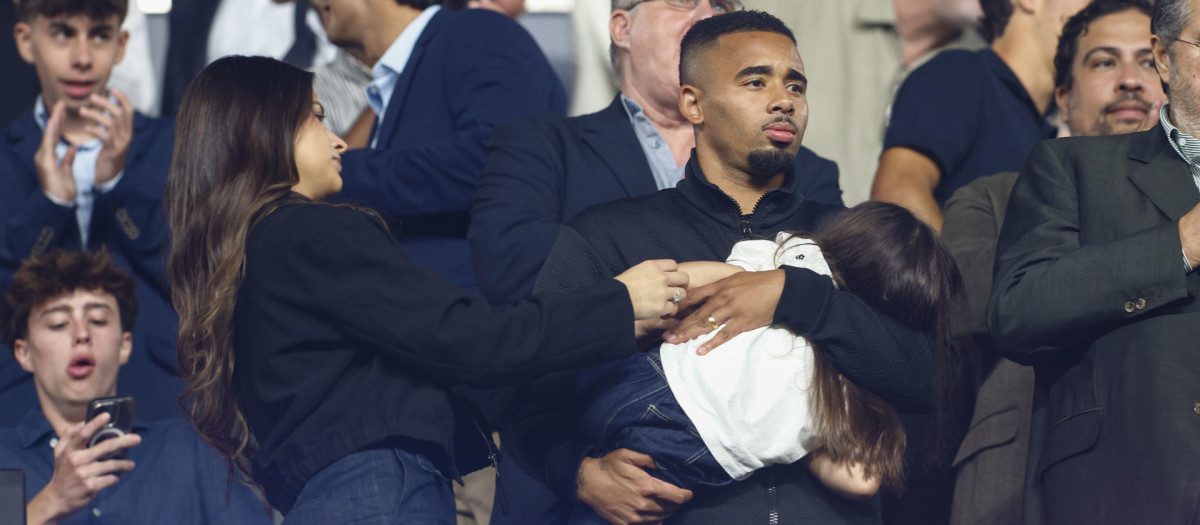 El delantero brasileño Gabriel Jesus, en el Camp Nou viendo el Barcelona - Rayo Vallecano
