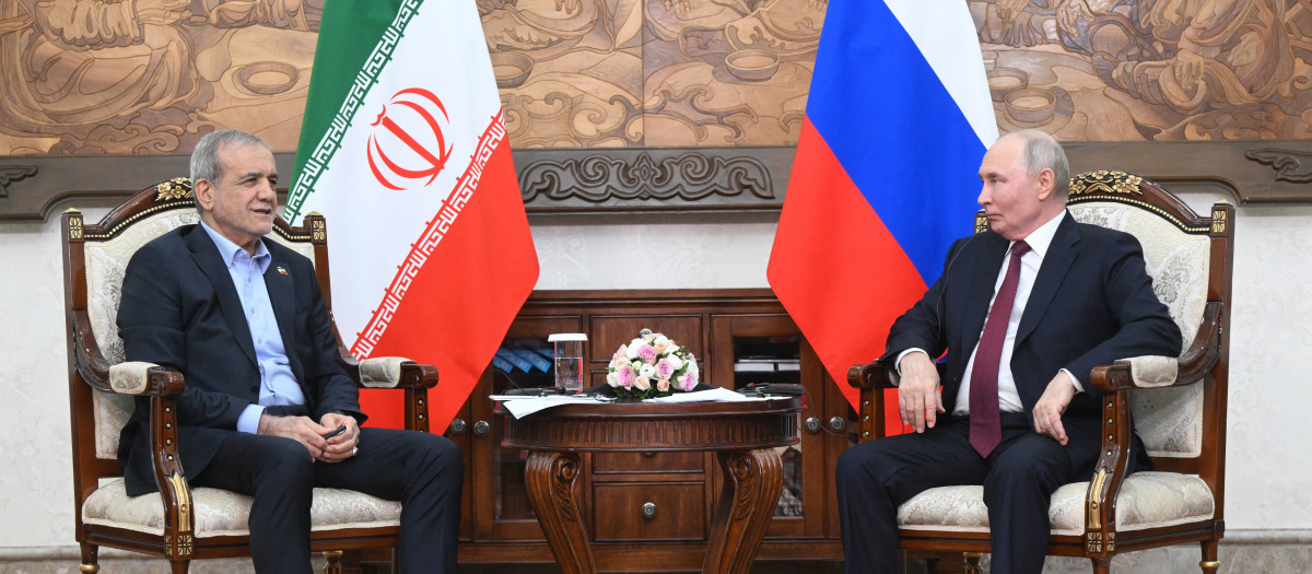 El presidente de Rusia, Vladimir Putin, y el presidente de Irán, Masoud Pezeshkian,