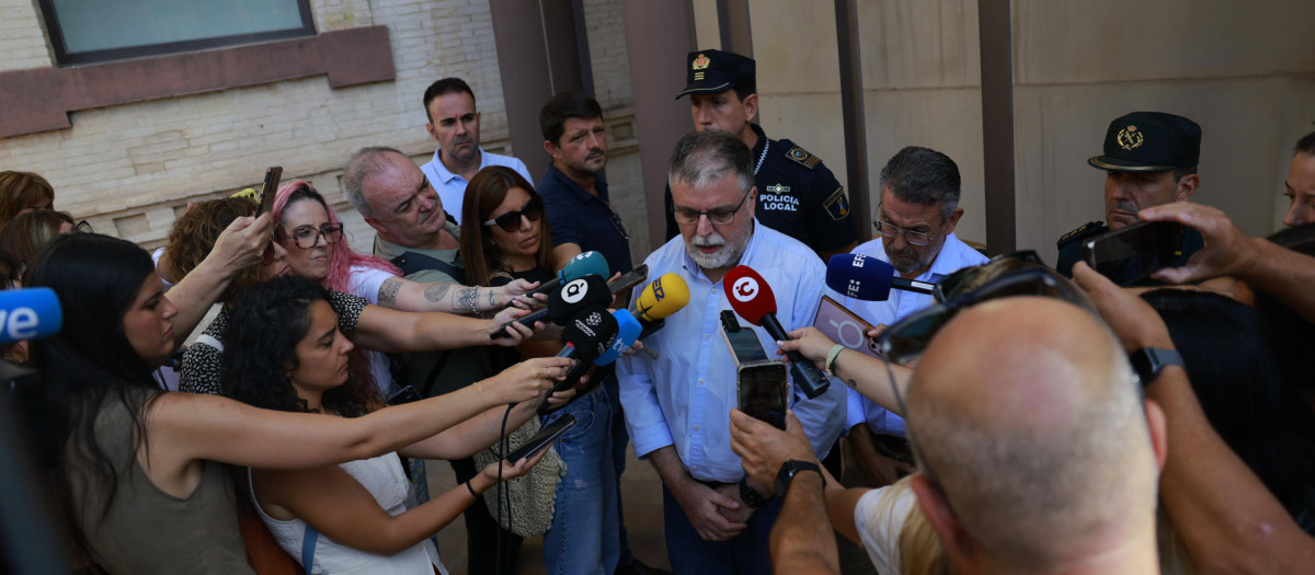 El alcalde de Villena, Fulgencio José Cerdán, tras el expolio en el museo de la localidad