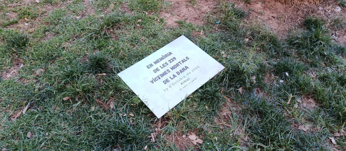 Imagen de un monolito en recuerdo a las víctimas de la dana de Valencia