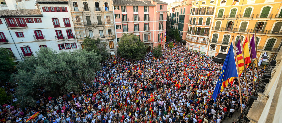 Unas 8.000 personas, según la Policía, han acudido a la concentración de Palma