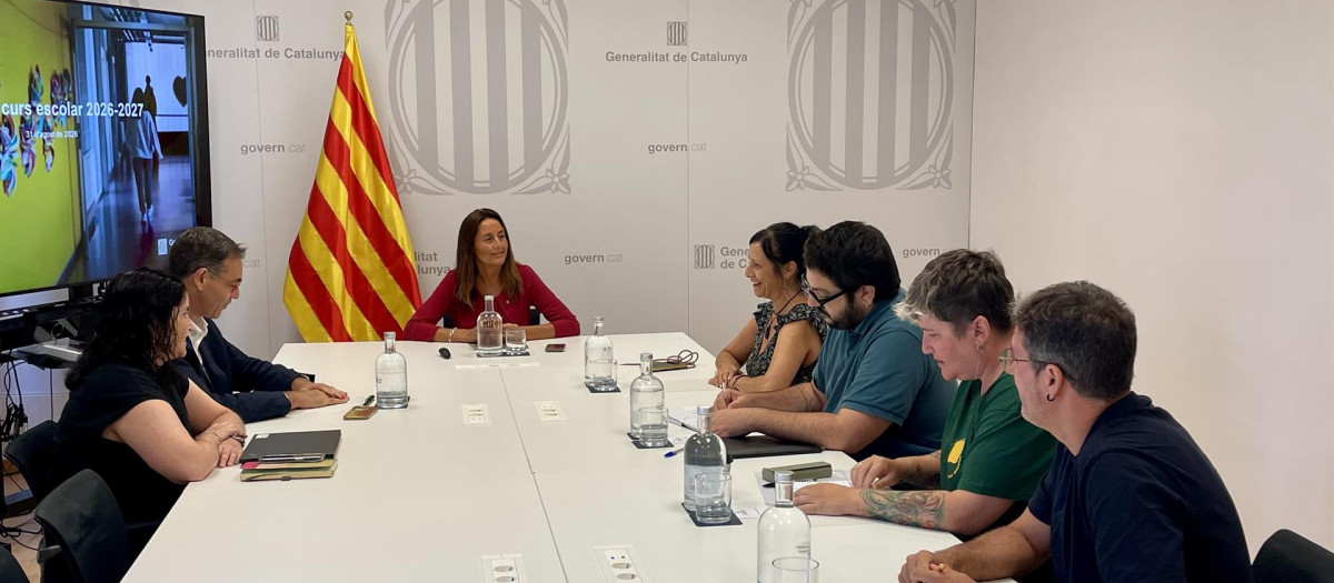 La consejera de Educación, Esther Niubó, durante la reunión con USTEC