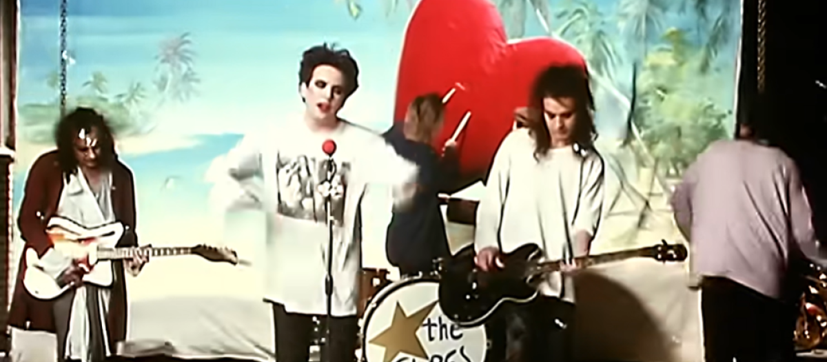 Imagen del vídeo original de Friday I'm In Love de The Cure