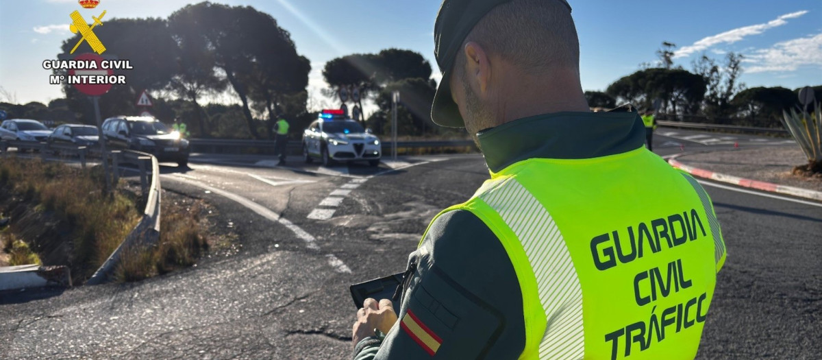 Un agente de la Guardia Civil de Tráfico