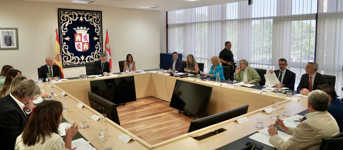 Reunión de la Mesa de las Cortes de Castilla y León y posterior celebración de la Junta de Portavoces
