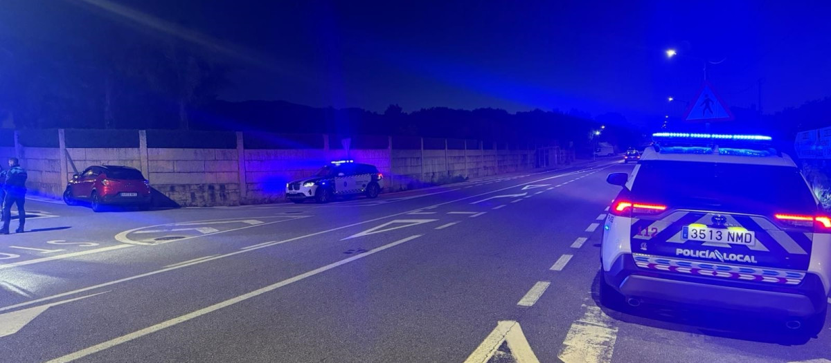 Coche empotrado contra un muro en Poio.

REMITIDA / HANDOUT por AYUNTAMIENTO DE SANXENXO
Fotografía remitida a medios de comunicación exclusivamente para ilustrar la noticia a la que hace referencia la imagen, y citando la procedencia de la imagen en la firma
03/9/2026