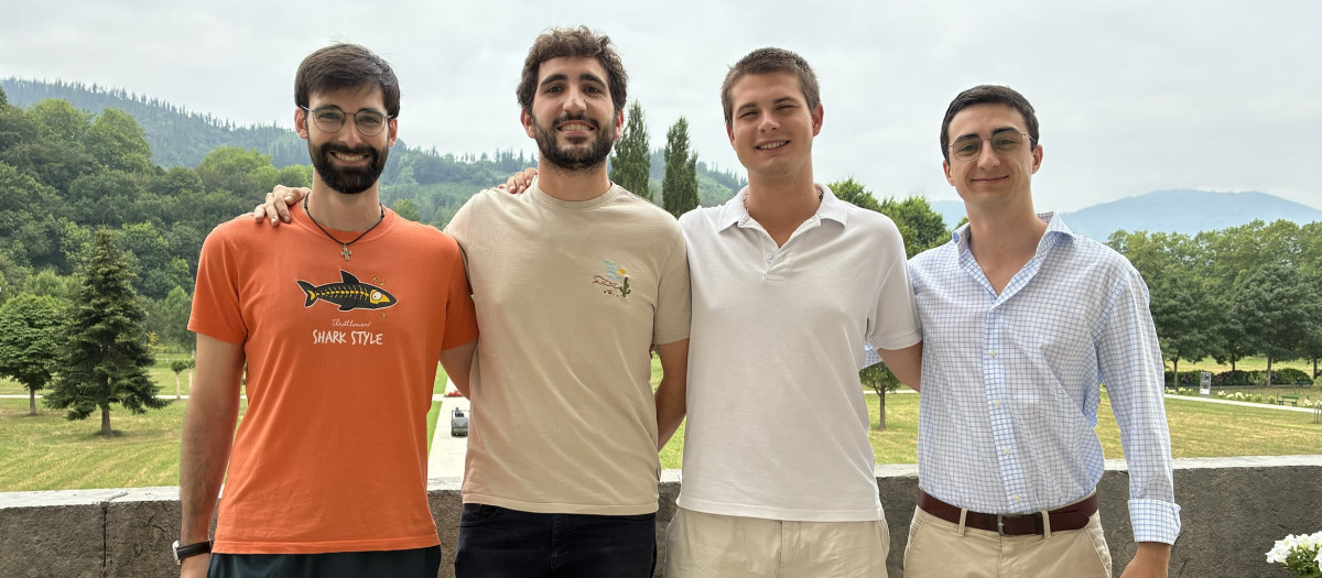 Los cuatro nuevos novicios jesuitas