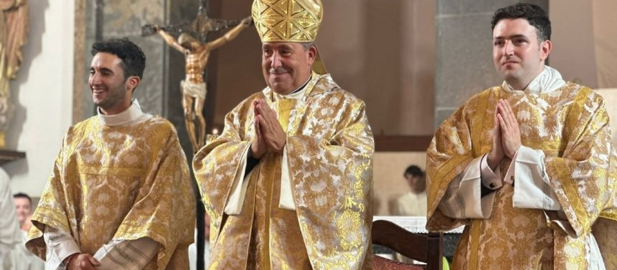 Un momento de la ceremonia celebrada en la iglesia de Santa Cruz.
