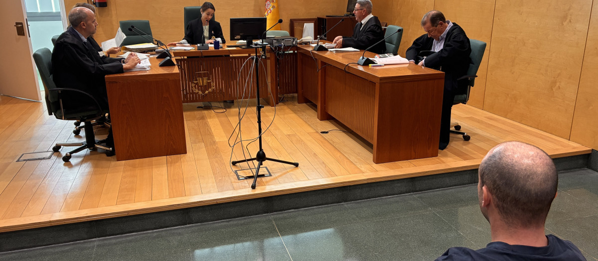Juicio al acusado de maltrato animal en un criadero de perros en Melgar de Fernamental (Burgos).