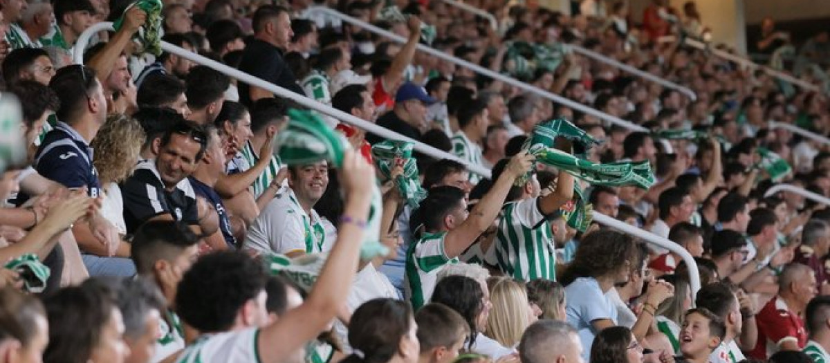 Aficionados cordobesistas en el Nuevo Arcángel