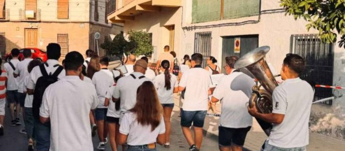 El balín perforó el pulmón de la joven, por lo que fue ingresada en la Unidad de Cuidados Intensivos (UCI)