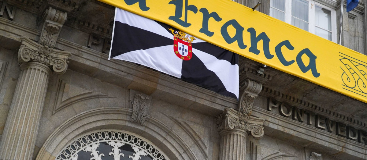 Bandera de Ceuta colocada en la Diputación de Pontevedra