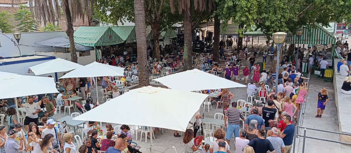 La plaza del Pocito ya estaba llena antes de las 13:00