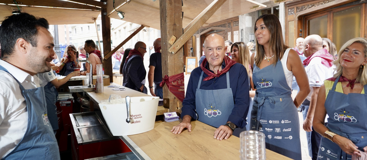 El alcalde de Valladolid, Jesús Julio Carnero, participa en la inauguración de la Feria de Día.