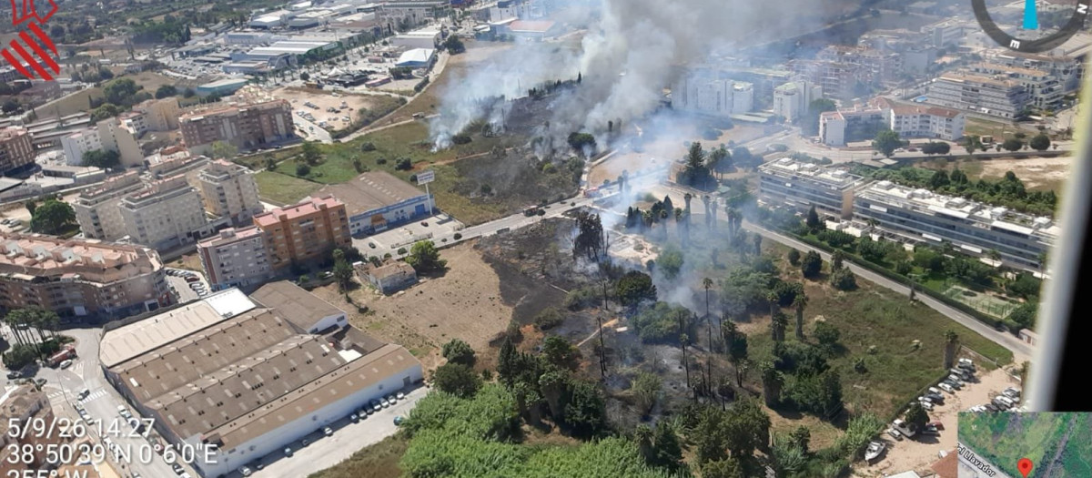 Imagen del incendio de vegetación en Denia