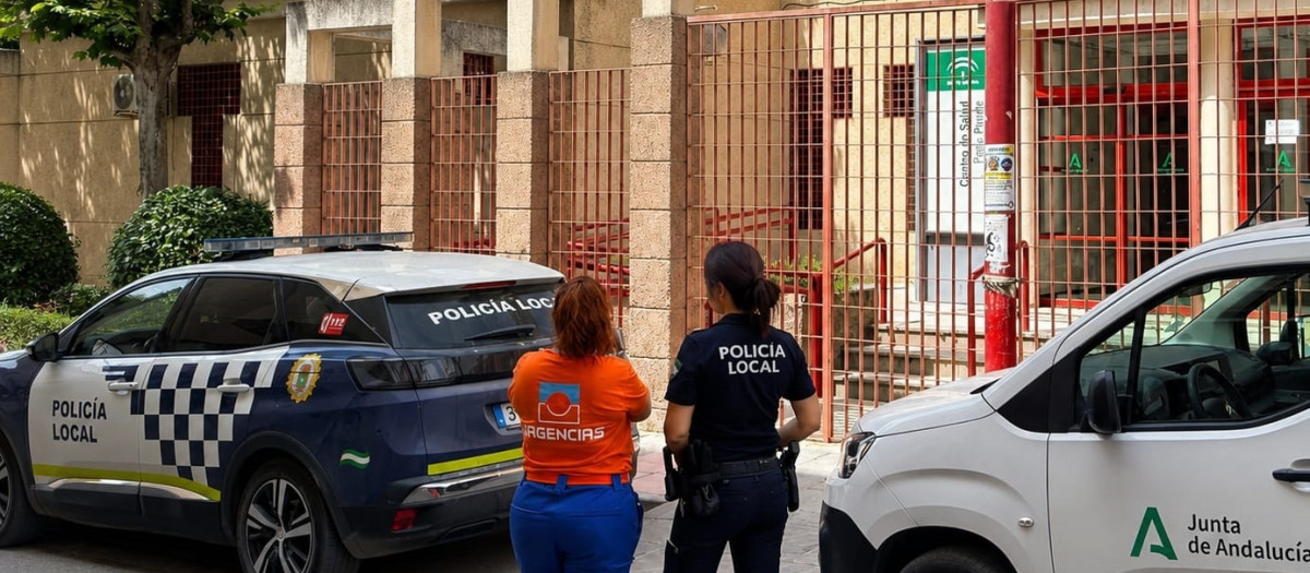 (Foto de ARCHIVO)
Pinos Puente implementa un 'botón del pánico' pionero para prevenir las agresiones a los sanitarios

REMITIDA / HANDOUT por POLICÍA LOCAL DE PINOS PUENTE
Fotografía remitida a medios de comunicación exclusivamente para ilustrar la noticia a la que hace referencia la imagen, y citando la procedencia de la imagen en la firma
01/1/1970