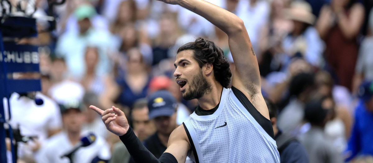 Carlos Alcaraz festeja el pase a los cuartos de final del US Open