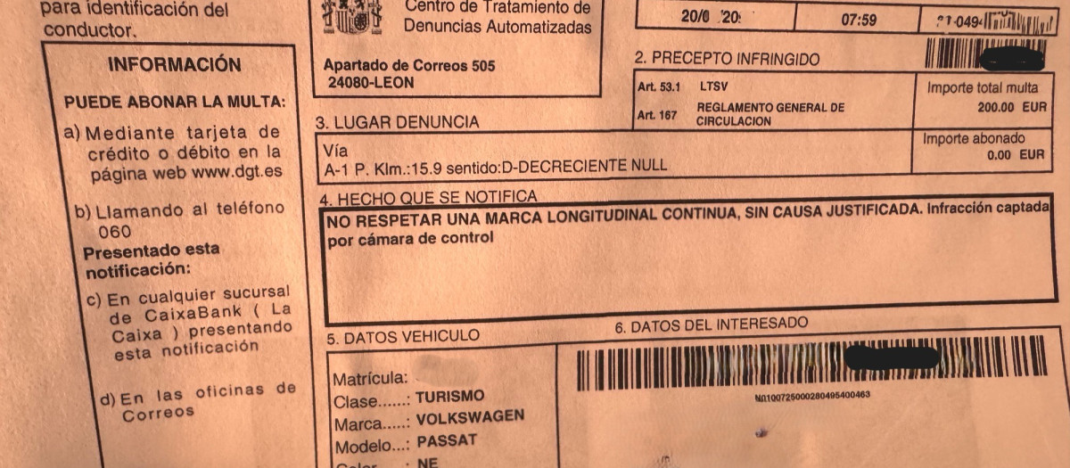 Imagen de una multa por saltarse la línea continua