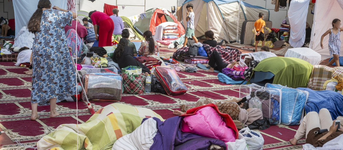 Migrantes alojados en un colegio, a 24 de agosto de 2026, en Ceuta (España)