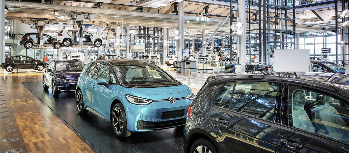 Interior de una planta automovilística