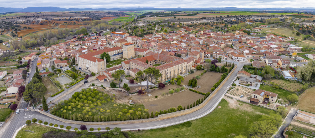 Vista aérea del bonito pueblo de España donde nació Santo Domingo de Guzmán