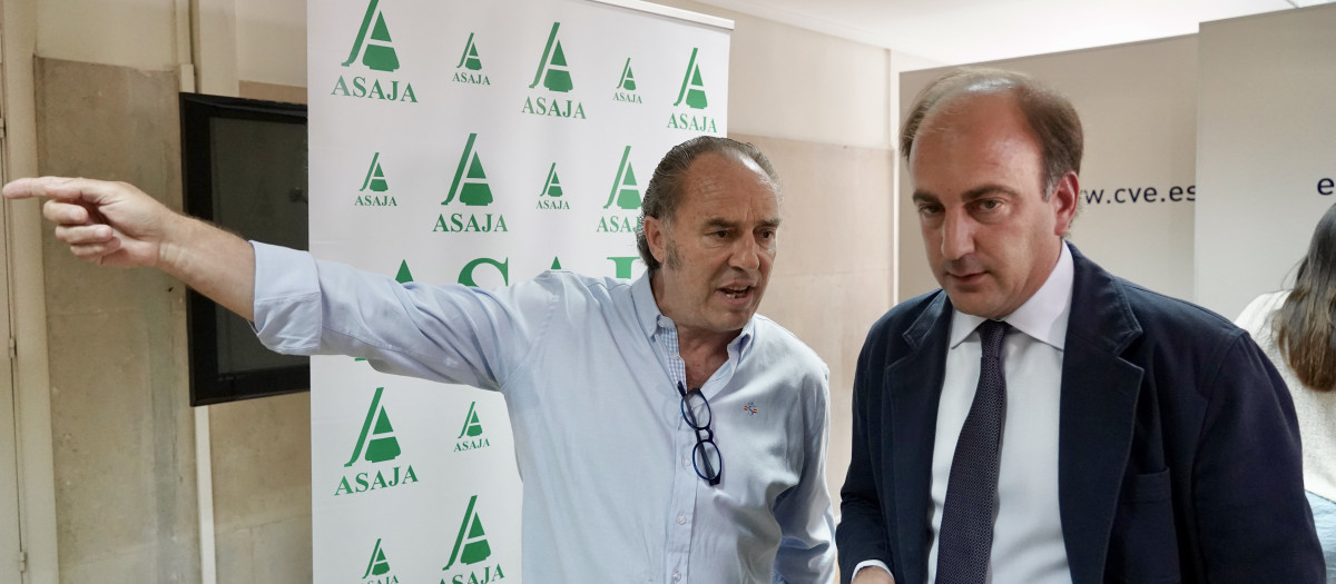 El consejero de Agricultura, Ganadería, Medio Rural y Política Ambiental, Joaquín Antonio Pino, clausura la Asamblea General de Asaja Valladolid