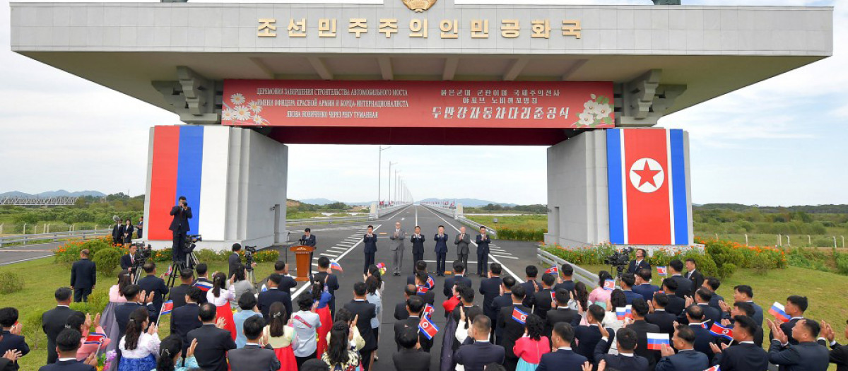 Imagen de la apertura del puente entre Corea del Norte y Rusia