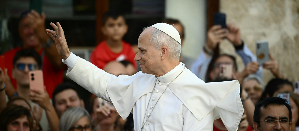 León XIV llega para celebrar la Natividad de la Santísima Virgen María en la Basílica de Nuestra Señora del Buen Consejo, en Genazzano, cerca de Roma
